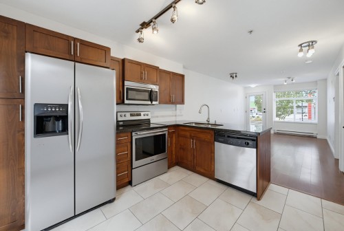 273-20170 Fraser Highway, Langley, BC - Indoor Photo Showing Kitchen