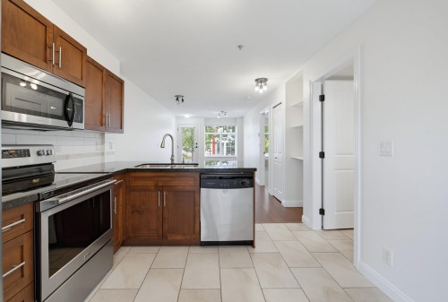 273-20170 Fraser Highway, Langley, BC - Indoor Photo Showing Kitchen