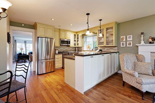 18289 58A Avenue, Surrey, BC - Indoor Photo Showing Kitchen