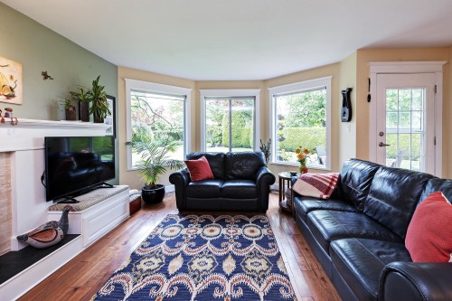 18289 58A Avenue, Surrey, BC - Indoor Photo Showing Living Room