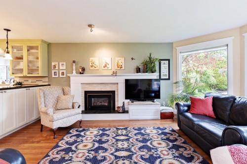 18289 58A Avenue, Surrey, BC - Indoor Photo Showing Living Room With Fireplace