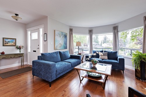 18289 58A Avenue, Surrey, BC - Indoor Photo Showing Living Room