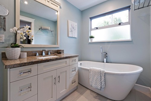 18289 58A Avenue, Surrey, BC - Indoor Photo Showing Bathroom