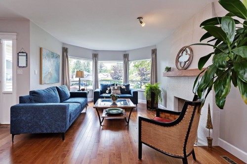 18289 58A Avenue, Surrey, BC - Indoor Photo Showing Living Room