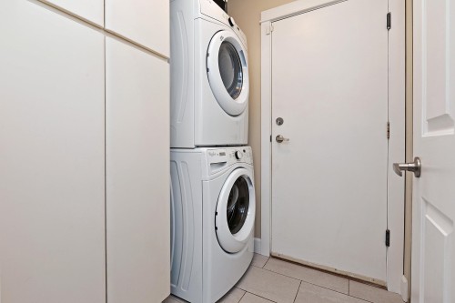 18289 58A Avenue, Surrey, BC - Indoor Photo Showing Laundry Room