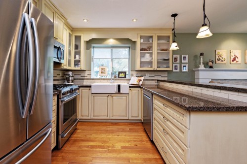 18289 58A Avenue, Surrey, BC - Indoor Photo Showing Kitchen