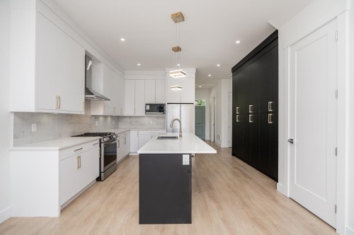 20537 74b Avenue  Langley, BC V2Y 3S8