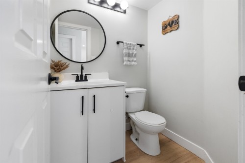 6503 Woodglen Street, Delta, BC - Indoor Photo Showing Bathroom