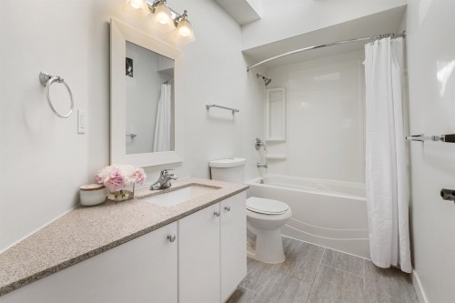 6503 Woodglen Street, Delta, BC - Indoor Photo Showing Bathroom