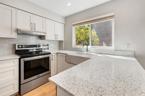 6503 Woodglen Street, Delta, BC - Indoor Photo Showing Kitchen With Upgraded Kitchen