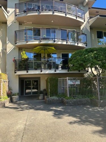 212-7505 138 Street  Surrey, BC V3W 0W6