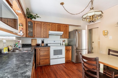 11004 Mcadam Road, Delta, BC - Indoor Photo Showing Kitchen With Double Sink