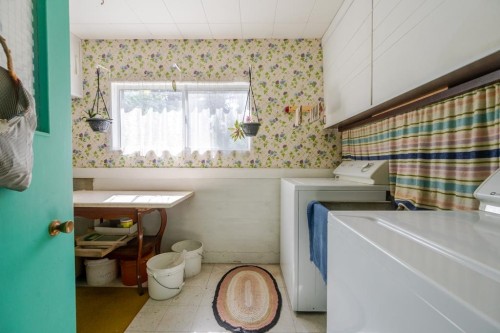 11050 Fuller Crescent N, Delta, BC - Indoor Photo Showing Laundry Room