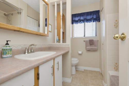 2358 Cameron Crescent, Abbotsford, BC - Indoor Photo Showing Bathroom