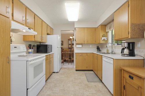 2358 Cameron Crescent, Abbotsford, BC - Indoor Photo Showing Kitchen With Double Sink
