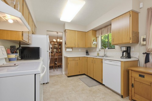 2358 Cameron Crescent, Abbotsford, BC - Indoor Photo Showing Kitchen