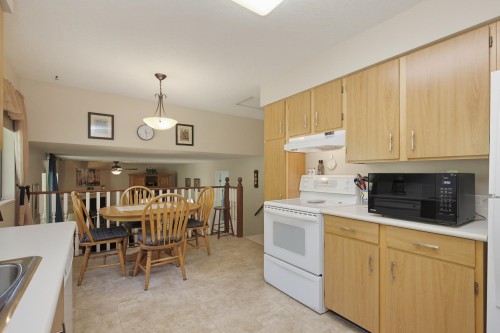 2358 Cameron Crescent, Abbotsford, BC - Indoor Photo Showing Kitchen