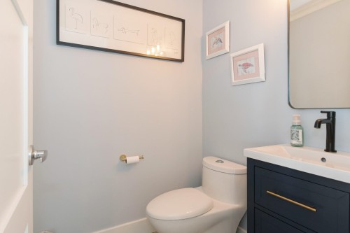 15587 Semiahmoo Avenue, White Rock, BC - Indoor Photo Showing Bathroom