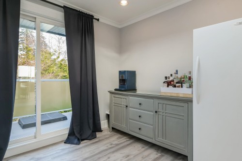 15587 Semiahmoo Avenue, White Rock, BC - Indoor