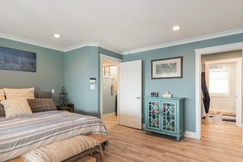 15587 Semiahmoo Avenue, White Rock, BC - Indoor Photo Showing Bedroom