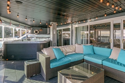 15587 Semiahmoo Avenue, White Rock, BC - Outdoor With Deck Patio Veranda With Exterior
