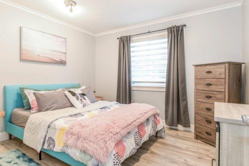 15587 Semiahmoo Avenue, White Rock, BC - Indoor Photo Showing Bedroom