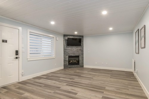 15587 Semiahmoo Avenue, White Rock, BC - Indoor Photo Showing Other Room With Fireplace