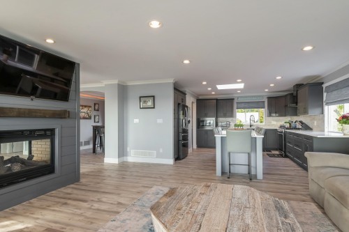 15587 Semiahmoo Avenue, White Rock, BC - Indoor Photo Showing Living Room With Fireplace