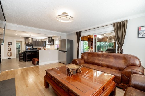 2360 Christopherson Road, Surrey, BC - Indoor Photo Showing Living Room