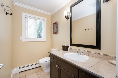 2360 Christopherson Road, Surrey, BC - Indoor Photo Showing Bathroom