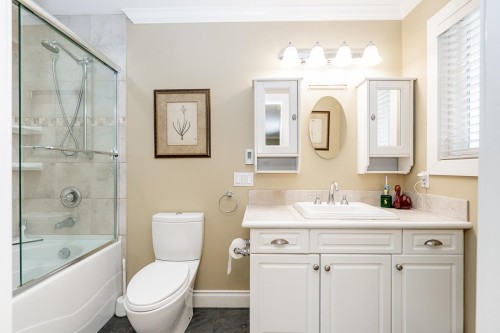2360 Christopherson Road, Surrey, BC - Indoor Photo Showing Bathroom