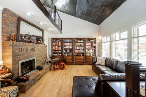 2360 Christopherson Road, Surrey, BC - Indoor Photo Showing Living Room With Fireplace