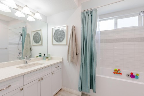 16163 Brookside Grove, Surrey, BC 