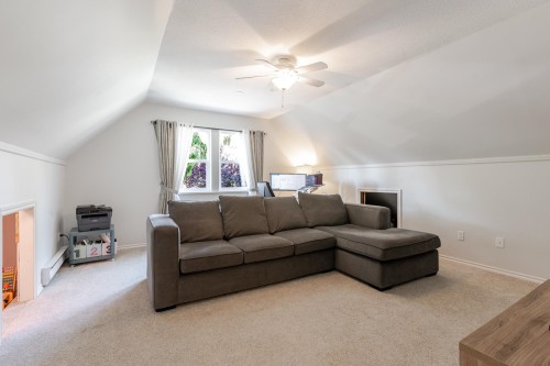 16163 Brookside Grove, Surrey, BC 