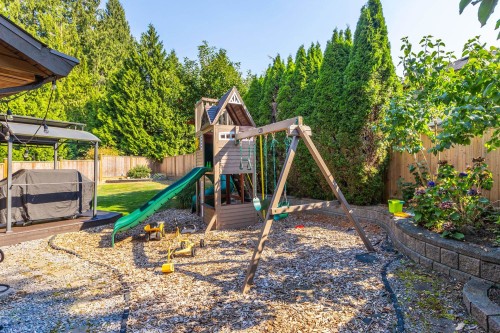 16163 Brookside Grove, Surrey, BC 