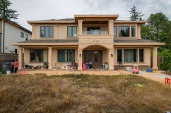 15527 17a Avenue Surrey, BC V4A 1V5