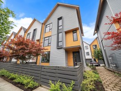 50-16685 25 Avenue Surrey, BC V3Z 0Z4