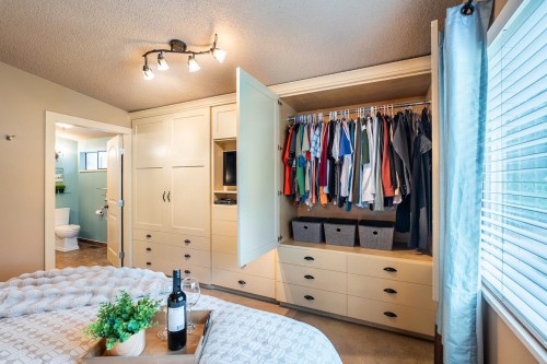 8117 Wiltshire Boulevard, Delta, BC - Indoor Photo Showing Bedroom