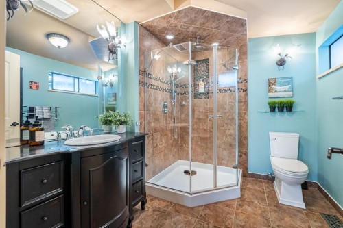 8117 Wiltshire Boulevard, Delta, BC - Indoor Photo Showing Bathroom