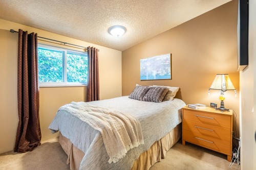 8117 Wiltshire Boulevard, Delta, BC - Indoor Photo Showing Bedroom