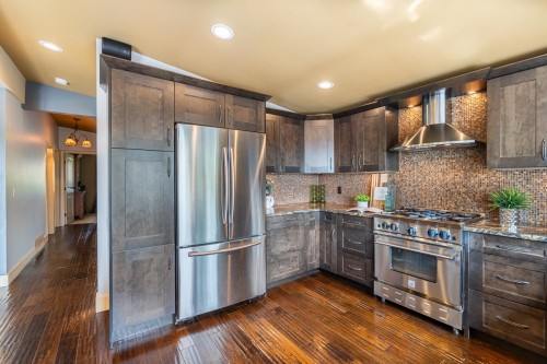 8117 Wiltshire Boulevard, Delta, BC - Indoor Photo Showing Kitchen With Upgraded Kitchen