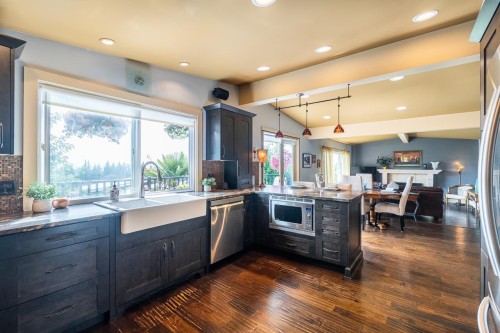 8117 Wiltshire Boulevard, Delta, BC - Indoor Photo Showing Kitchen With Upgraded Kitchen