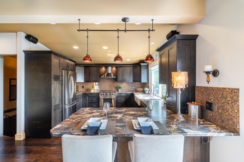 8117 Wiltshire Boulevard, Delta, BC - Indoor Photo Showing Kitchen With Upgraded Kitchen