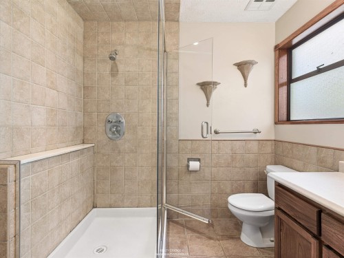 6843 Dover Place, Delta, BC - Indoor Photo Showing Bathroom