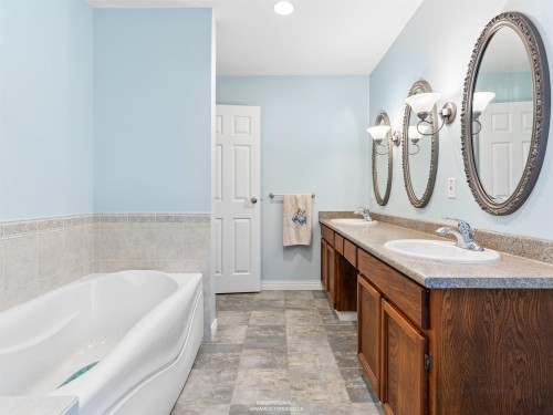 6843 Dover Place, Delta, BC - Indoor Photo Showing Bathroom