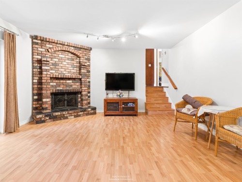 6843 Dover Place, Delta, BC - Indoor Photo Showing Living Room With Fireplace