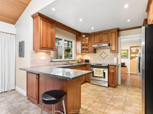 6843 Dover Place, Delta, BC - Indoor Photo Showing Kitchen