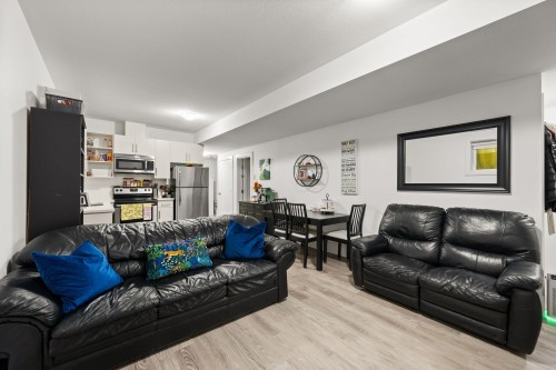 2732 Eagle Summit Crescent, Abbotsford, BC - Indoor Photo Showing Living Room