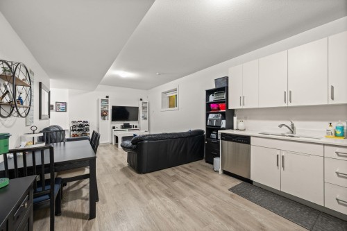 2732 Eagle Summit Crescent, Abbotsford, BC - Indoor Photo Showing Kitchen With Double Sink