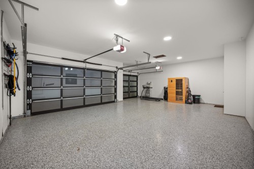 2732 Eagle Summit Crescent, Abbotsford, BC - Indoor Photo Showing Garage